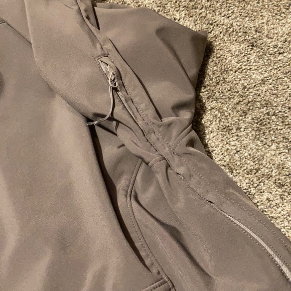 Lolë jacket - Picture 9 of 10